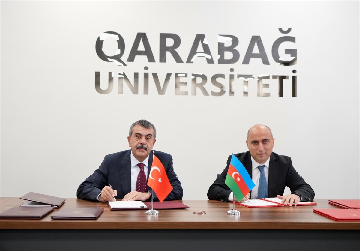 Azerbaycan'da temaslarda bulunan Milli Eğitim Bakanı Yusuf Tekin (solda), Hankendi şehrini ziyaret...