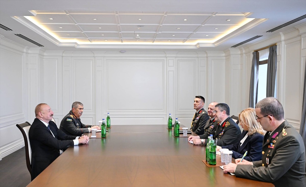 Azerbaycan Cumhurbaşkanı İlham Aliyev, resmi temaslarda bulunmak üzere ülkede olan Genelkurmay...