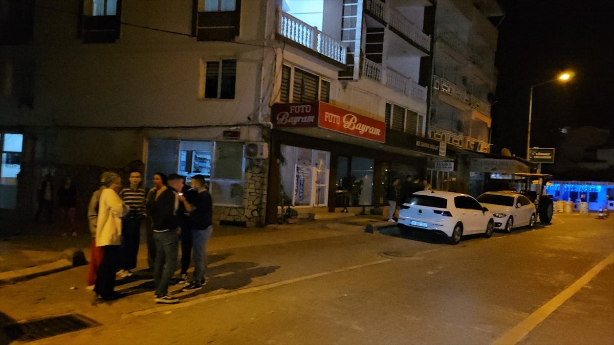 Balıkesir'in Sındırgı ilçesinde saat 01.27'de 4,5 büyüklüğünde deprem meydana geldi.