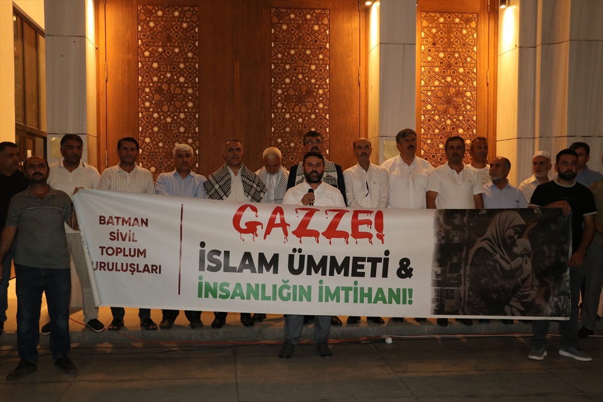 Batman'da vatandaşlar İsrail'in Gazze ve Yemen'e düzenlediği saldırıları protesto etti. 