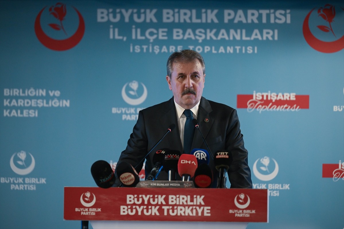 BBP Genel Başkanı Mustafa Destici, partisinin genel merkezinde düzenlediği basın toplantısında...