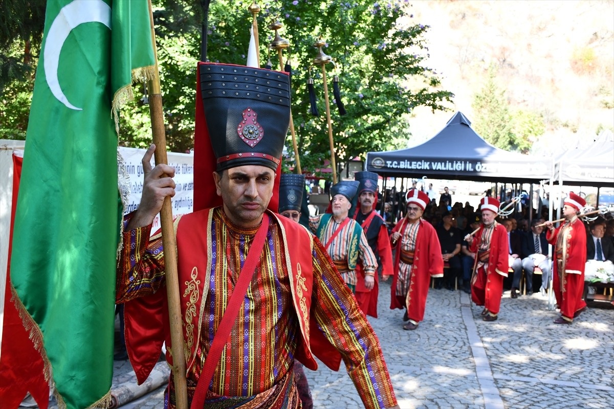 Bilecik'te 38. Ahilik Haftası kutlamaları kapsamında program düzenlendi. Şeyh Edebali...