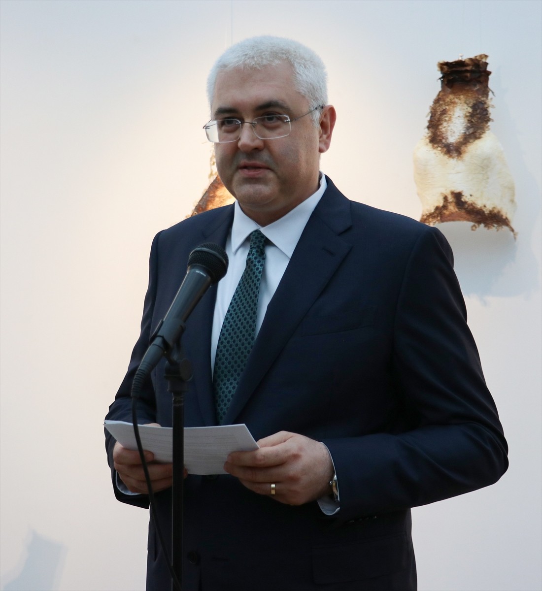 Bulgaristan’ın başkenti Sofya'da Türk sanatçıların eserlerinden oluşan “Mitolojik Dönüşümler”...