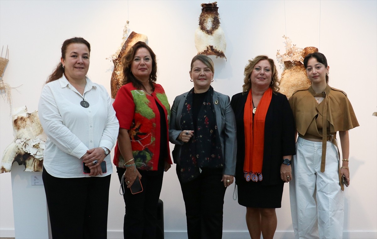 Bulgaristan’ın başkenti Sofya'da Türk sanatçıların eserlerinden oluşan “Mitolojik Dönüşümler”...