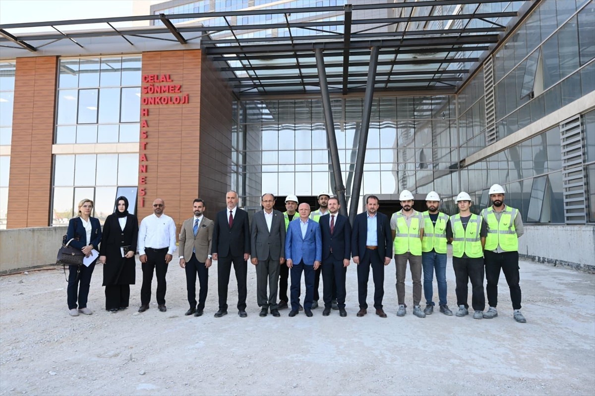 Bursa'da yapımı devam eden Ali Osman Sönmez Onkoloji Hastanesi'nin planlanan tarihte açılabilmesi...