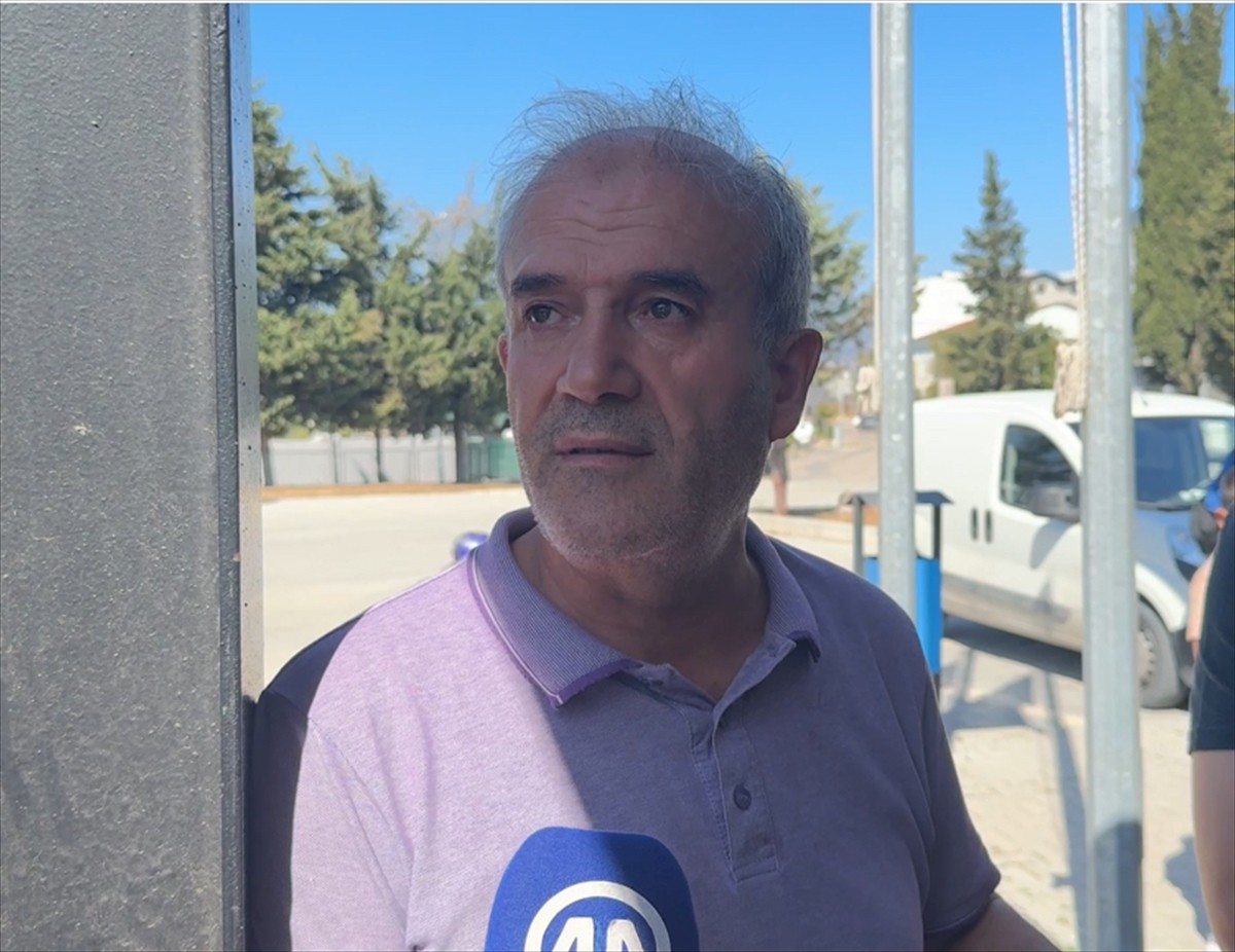 Bursa'nın Karacabey ilçesinde biri çocuk 3 kişinin hayatını kaybettiği yangında yaralanan Kifayet...