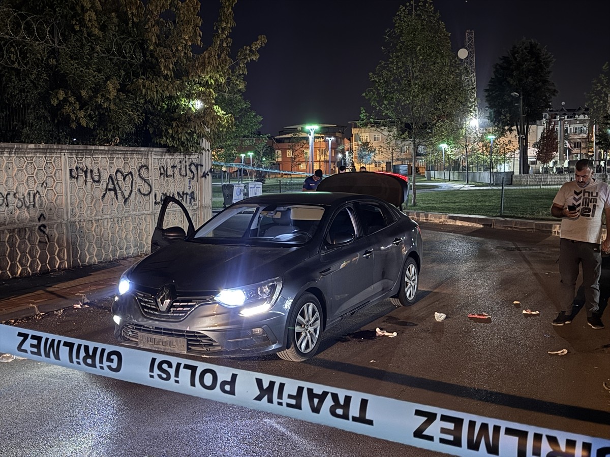 Bursa'nın Osmangazi ilçesinde iki grup arasında çıkan silahlı kavgada 1 kişi ağır...