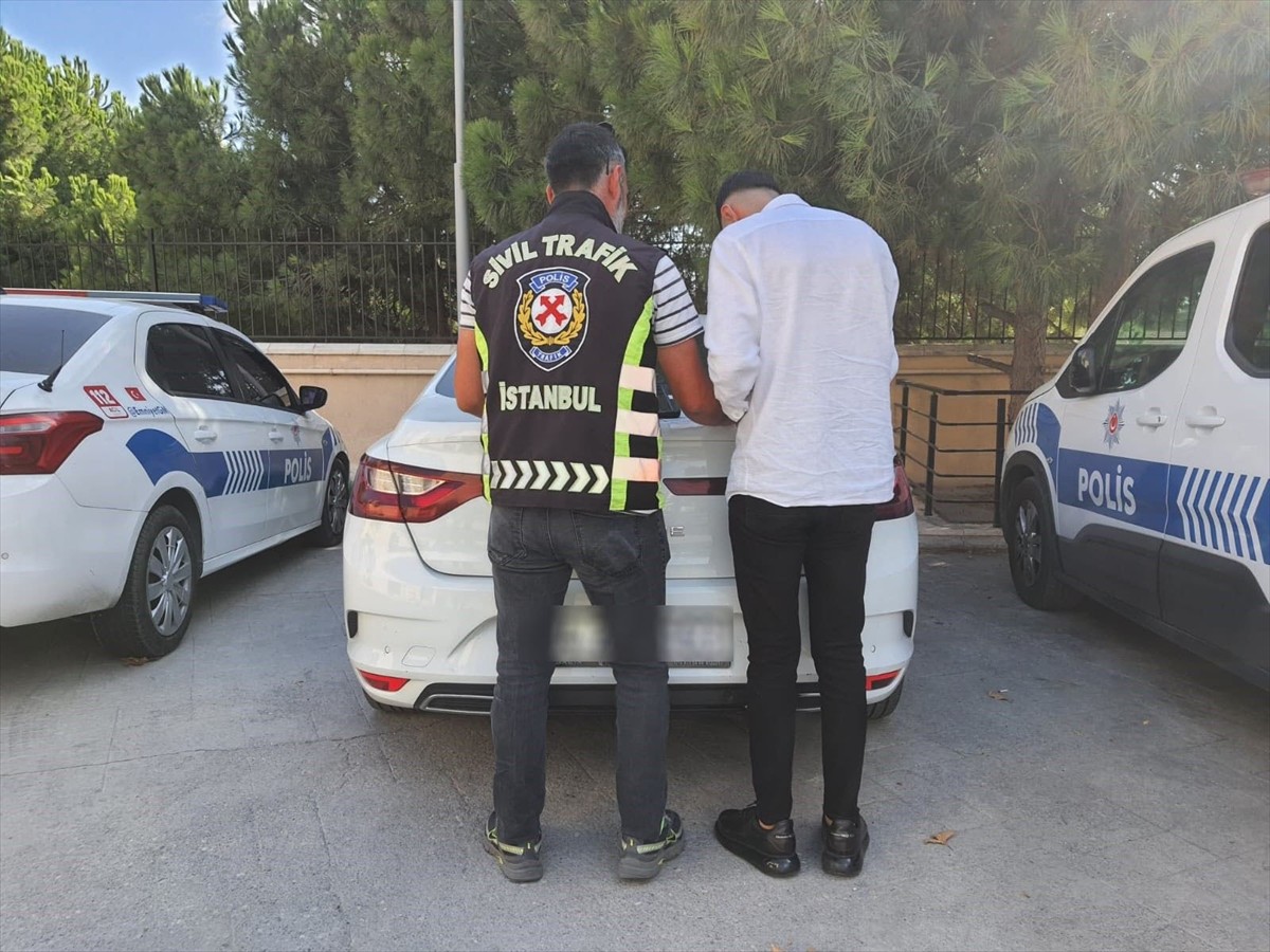 Büyükçekmece'de otomobiliyle drift yaparak trafik güvenliğini tehlikeye düşüren sürücüye 47 bin...