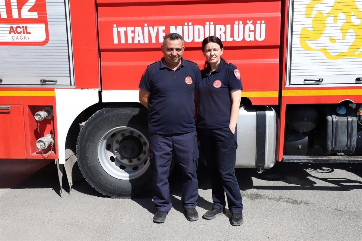 Çankırı’da görev yapan itfaiyeci Kadir ve Dilek Dönmez çift, yangın ve afetlerde birbirine destek...