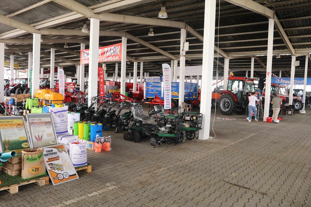 Çankırı Tarım ve Teknoloji Fuarı, düzenlenen törenle kapılarını ziyaretçilerine açtı.