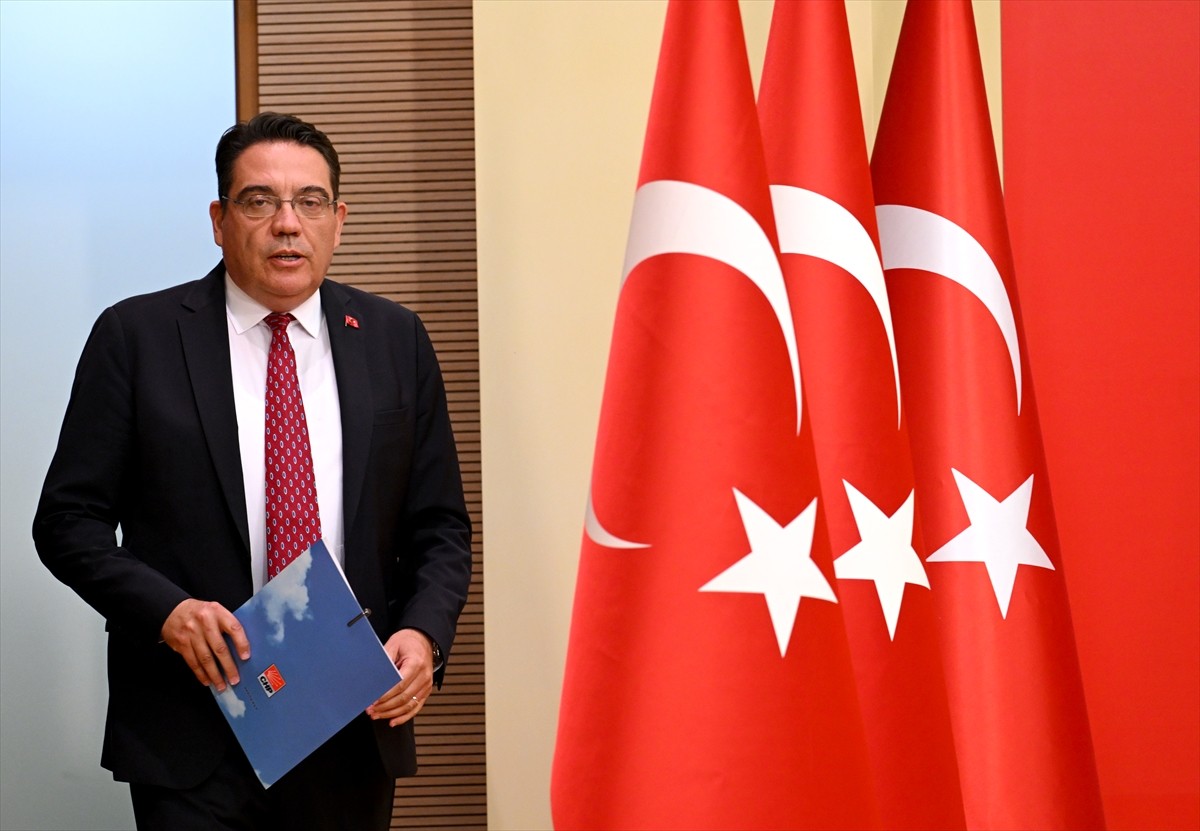 CHP Genel Başkan Yardımcısı Yankı Bağcıoğlu, partisinin genel merkezinde basın toplantısı...