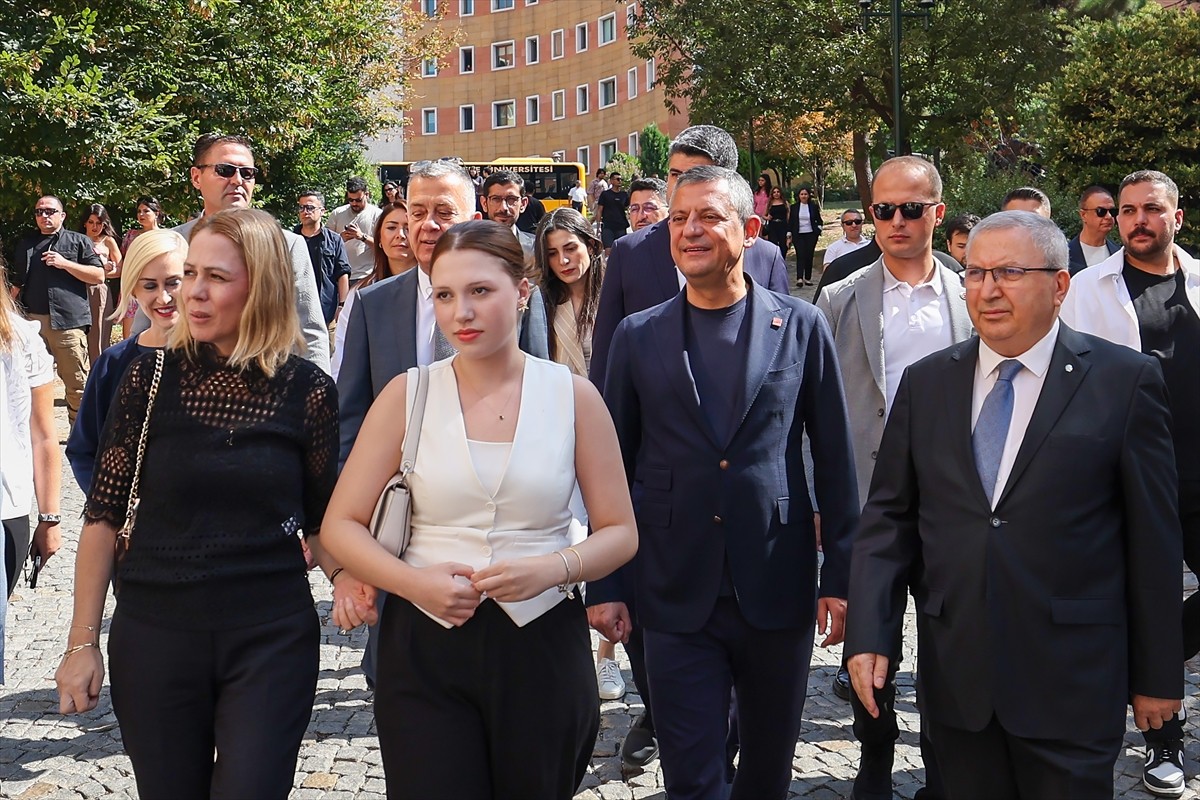 CHP Genel Başkanı Özgür Özel (sağ 2), elektrik akımına kapılarak hayatını kaybeden Manisa...