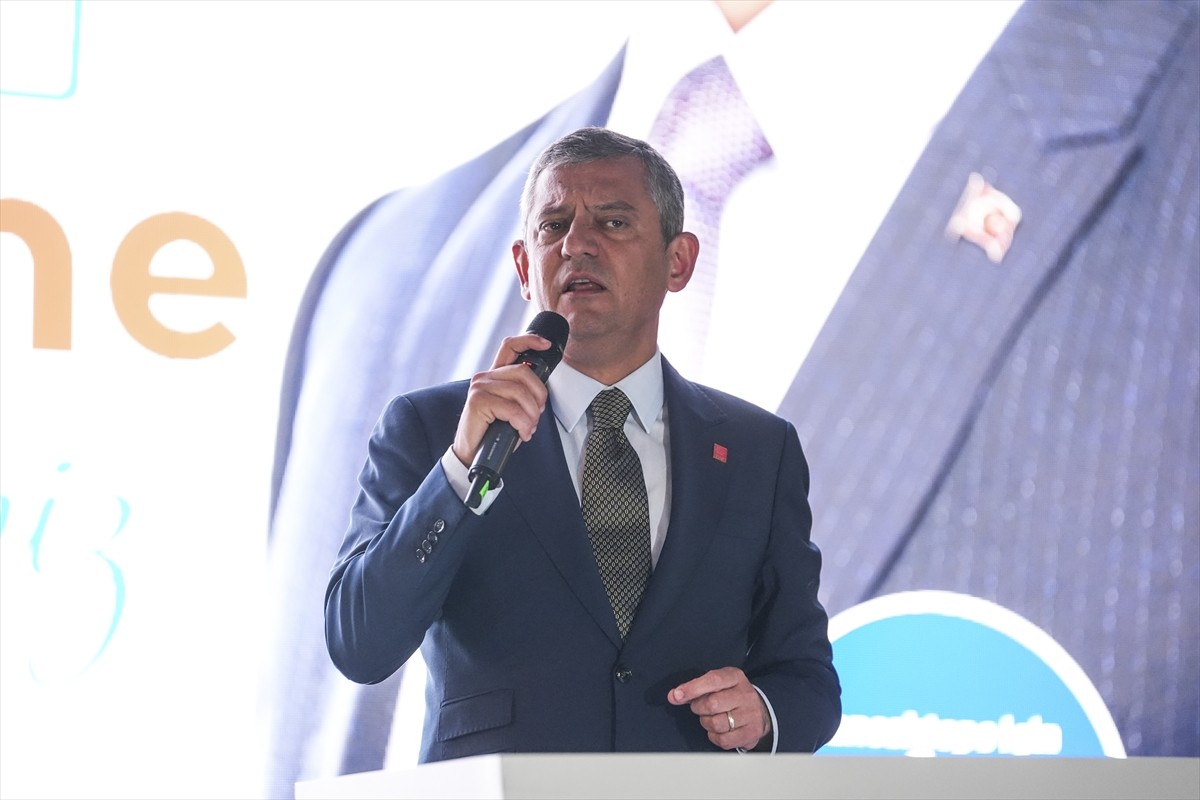 CHP Genel Başkanı Özgür Özel, Samandıra Atatürk Parkı'nda düzenlenen "Sancaktepe Belediyesi 11...