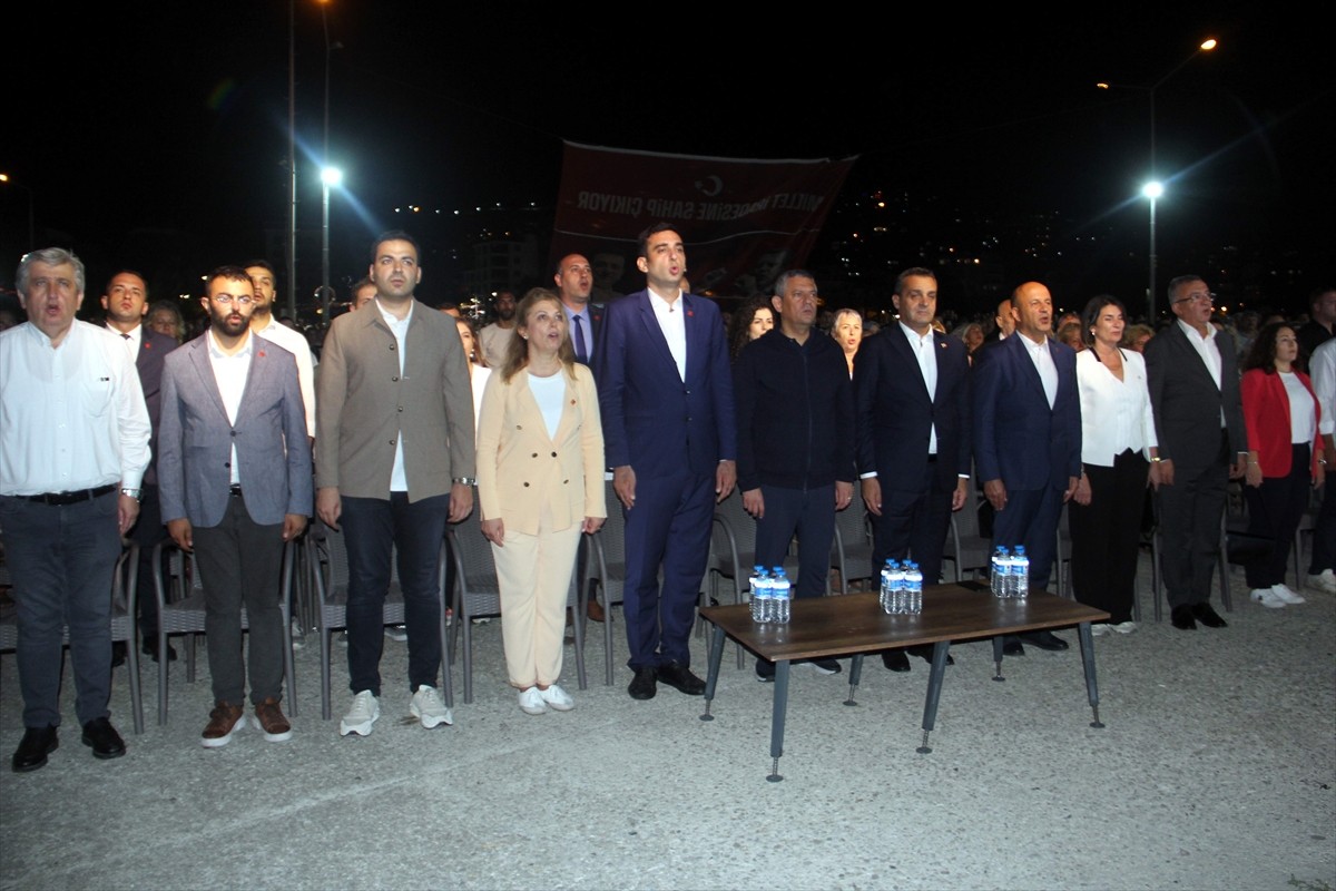 CHP Genel Başkanı Özgür Özel (sol 6), Sinop’ta balıkçılık sezonu açılış programına...