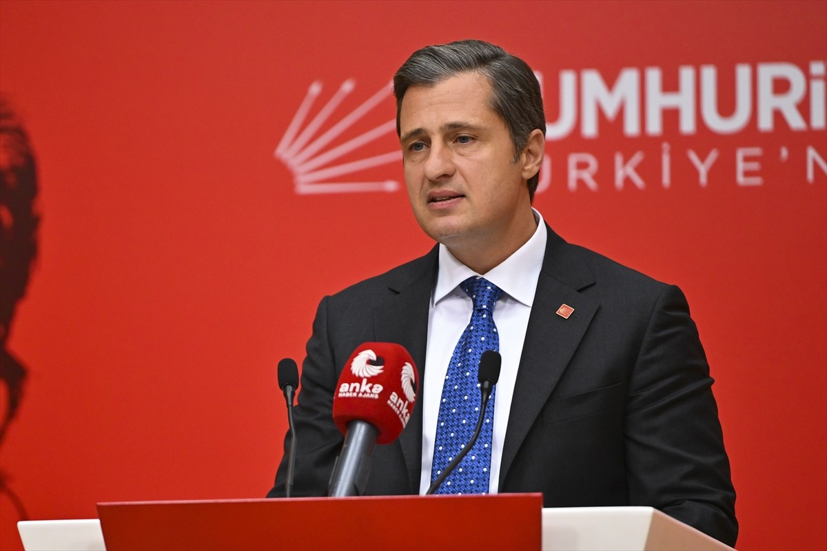  CHP Sözcüsü Deniz Yücel, parti genel merkezinde Genel Başkan Özgür Özel'in başkanlığında...