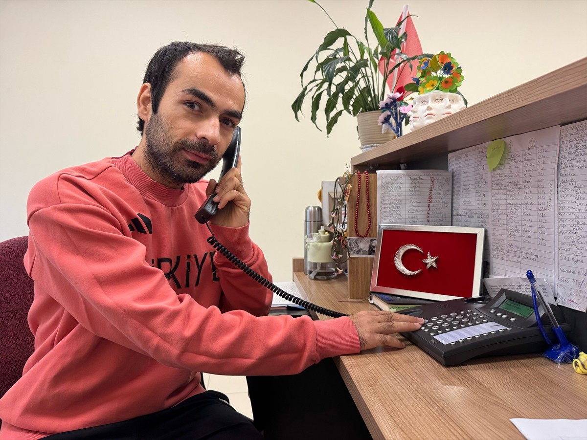 Çocukluğunda başlayan göz rahatsızlığı sonrası 20 yaşında görme yetisini kaybeden Ertuğrul...