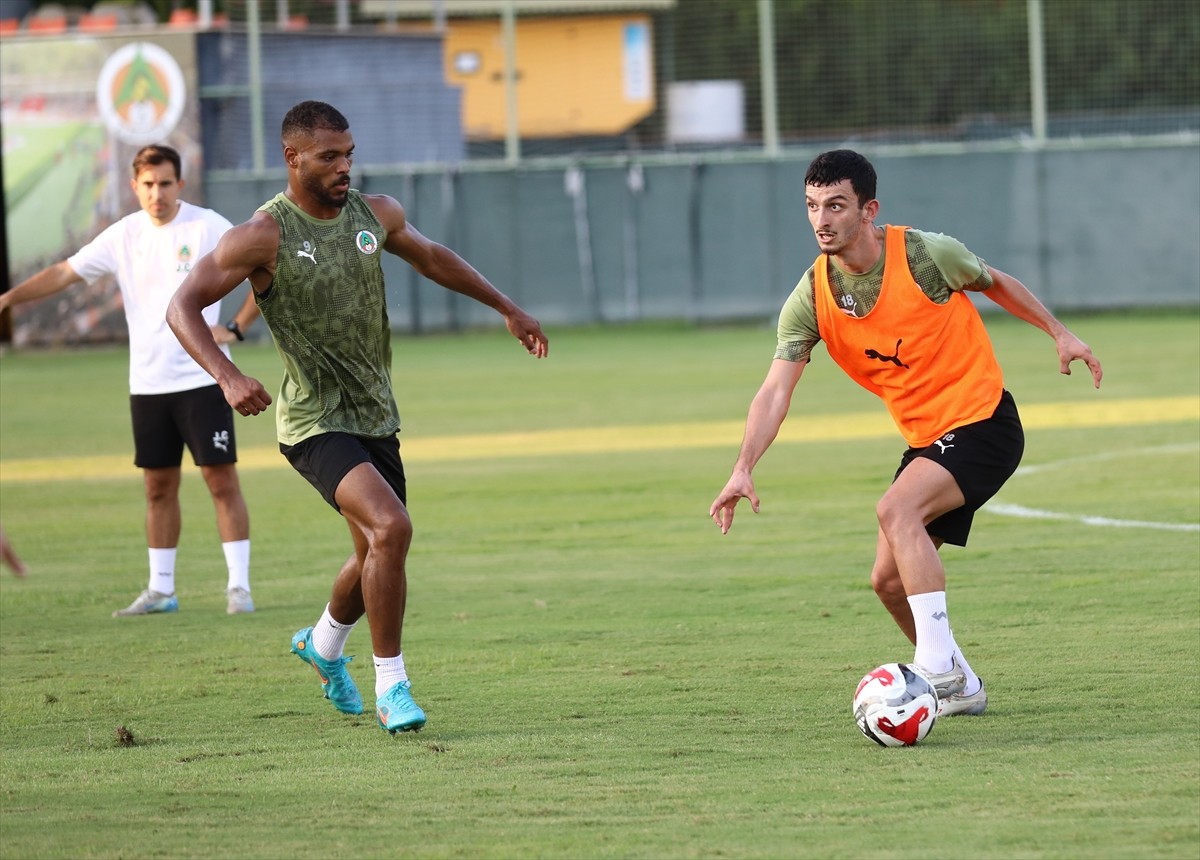 Corendon Alanyaspor, Trendyol Süper Lig'de deplasmanda Fenerbahçe ile 17 Eylül Çarşamba günü...