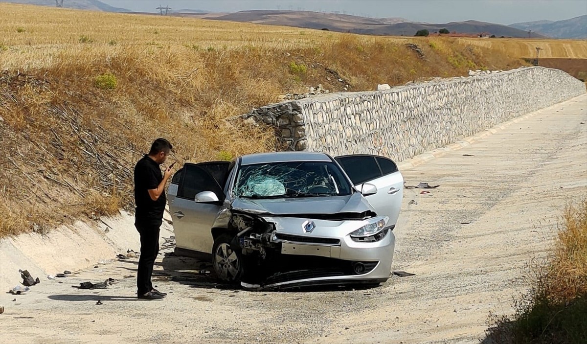 Çorum'da meydana gelen üç trafik kazasında 17 kişi yaralandı. Yaralılar, sağlık ekiplerinin...