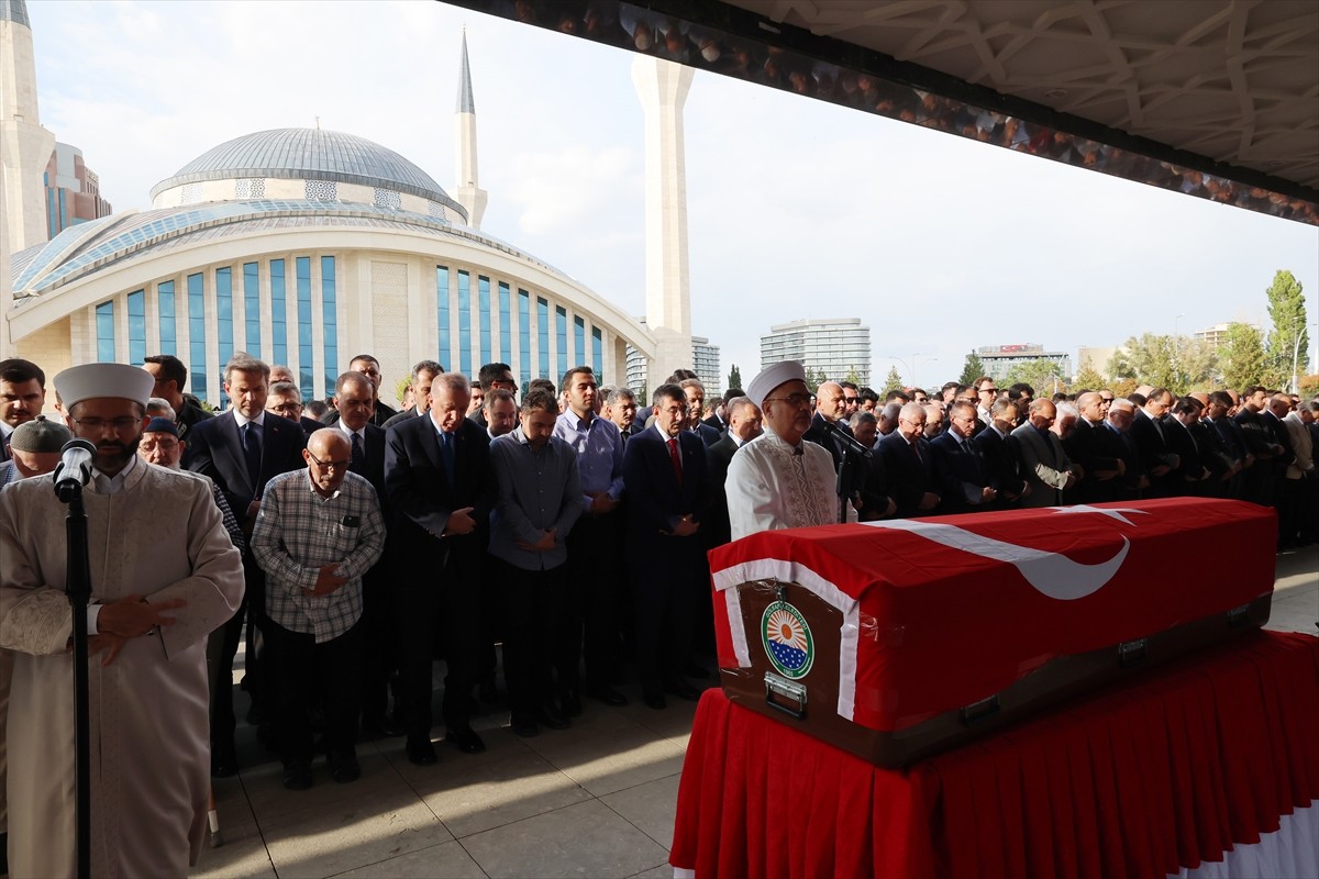 Cumhurbaşkanı Recep Tayyip Erdoğan, Başdanışmanı Hamdi Kılıç için Ahmet Hamdi Akseki Camisi'nde...