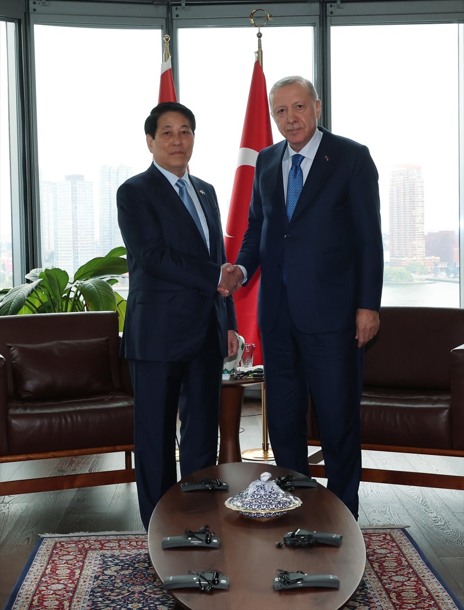 Cumhurbaşkanı Recep Tayyip Erdoğan, Vietnam Devlet Başkanı Luong Cuong ile bir araya geldi.