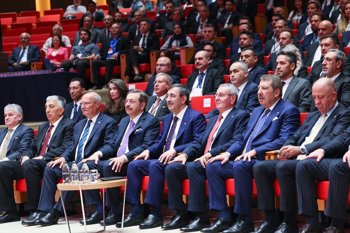 Cumhurbaşkanı Yardımcısı Cevdet Yılmaz (sağ 4), Türkiye Odalar ve Borsalar Birliği (TOBB) İkiz...