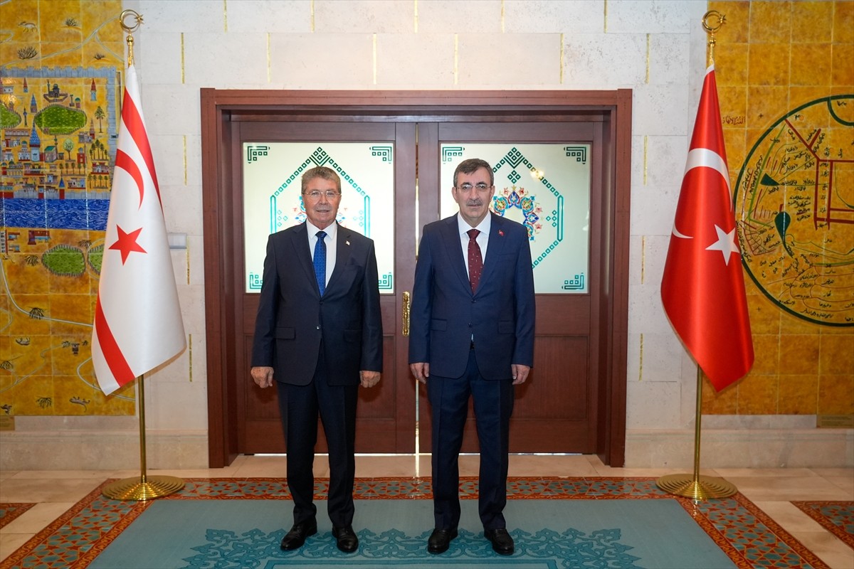 Cumhurbaşkanı Yardımcısı Cevdet Yılmaz (sağda), Kuzey Kıbrıs Türk Cumhuriyeti (KKTC) Başbakanı...
