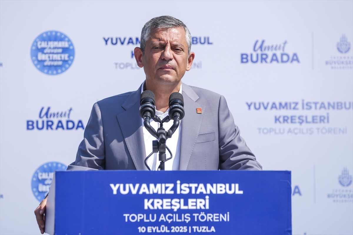 Cumhuriyet Halk Partisi (CHP) Genel Başkanı Özgür Özel, İstanbul Büyükşehir Belediyesi (İBB) Tuzla...