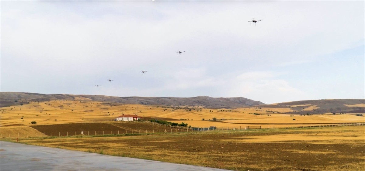 DASAL Havacılık Teknolojileri tarafından geliştirilen Otonom Dron Sürü Sistemi'nin mikro ve hafif...