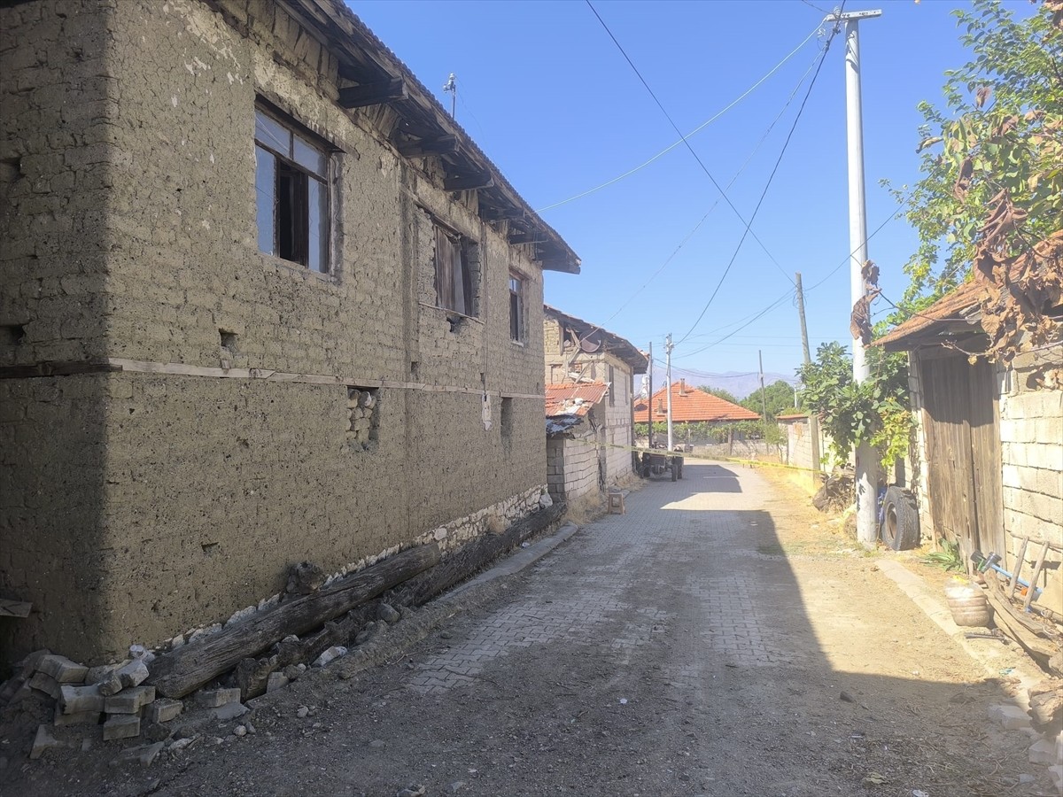 Denizli'nin Acıpayam ilçesinde, darbedildiği gerekçesiyle hastaneye kaldırılan yaşlı kadın...