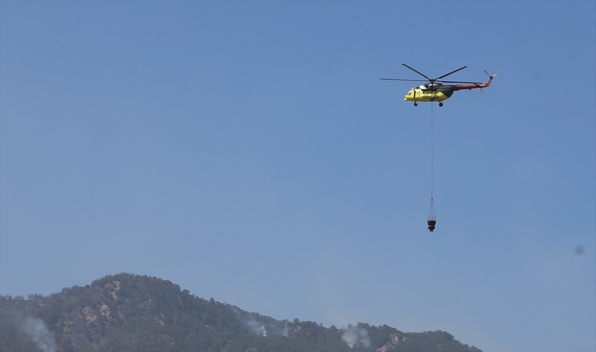 Denizli'nin Buldan ilçesinde 4 gündür süren orman yangınını söndürme çalışmalarına günün...