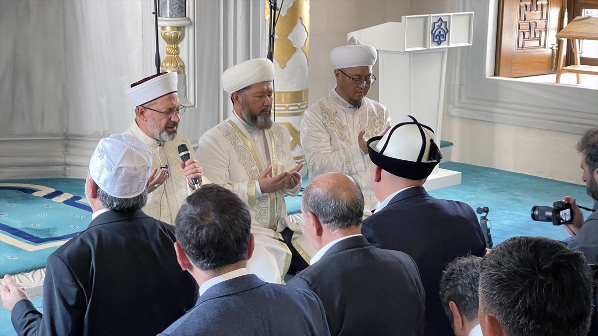 Diyanet İşleri Başkanı Ali Erbaş, Kırgızistan'ın başkenti Bişkek'teki temasları kapsamında Bişkek...