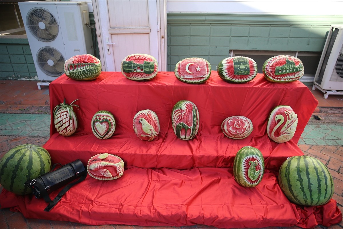 Diyarbakır'da "15. Diyarbakır Karpuzu Tanıtım Etkinlikleri" yapıldı. Kentin tescilli lezzeti...