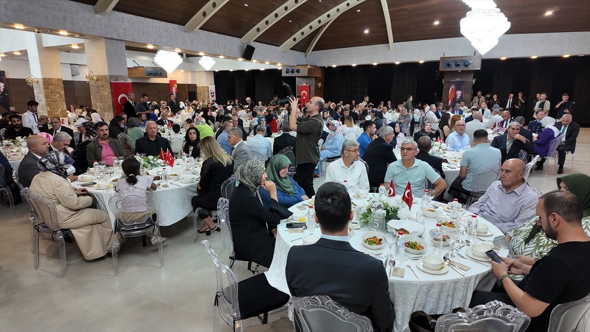 Diyarbakır Valisi Murat Zorluoğlu, 19 Eylül Gaziler Günü dolayısıyla şehit yakınları ve gazilerle...