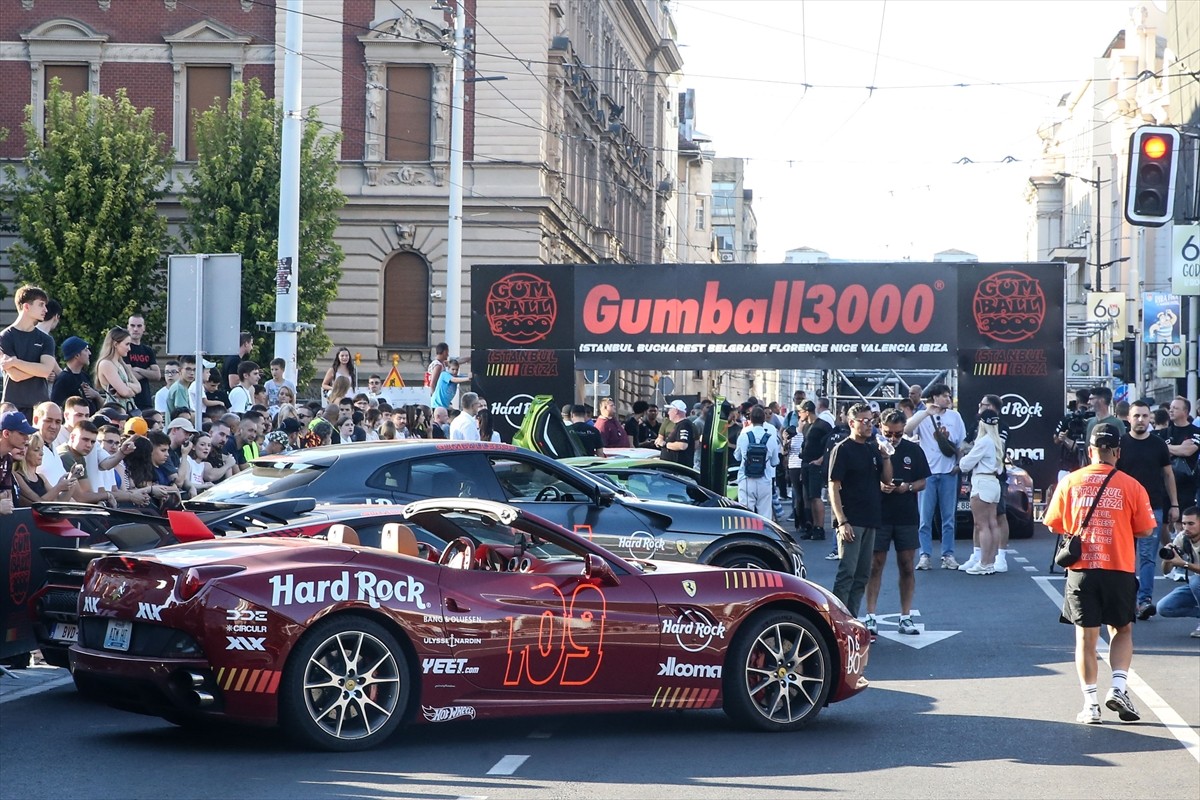 Dünyanın en prestijli otomobil rallilerinden Gumball 3000 Rallisi, Sırbistan'ın başkenti Belgrad'a...