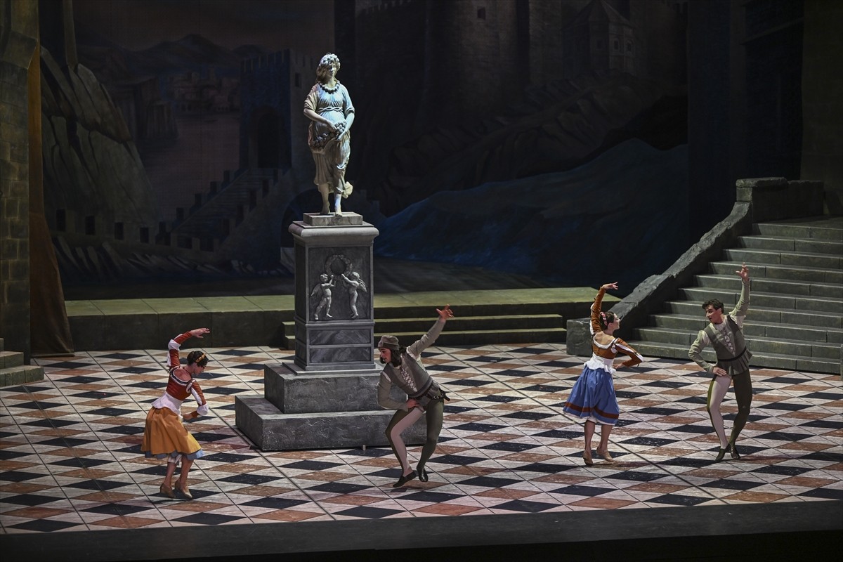 Dünyanın köklü bale topluluklarından Bolşoy Bale ve Orkestrası, Kültür ve Turizm Bakanlığı...