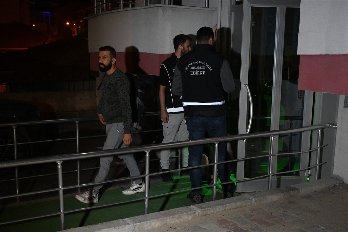 Edirne'de yurda yasa dışı yollarla girdiği belirlenen 31 düzensiz göçmen yakalandı.