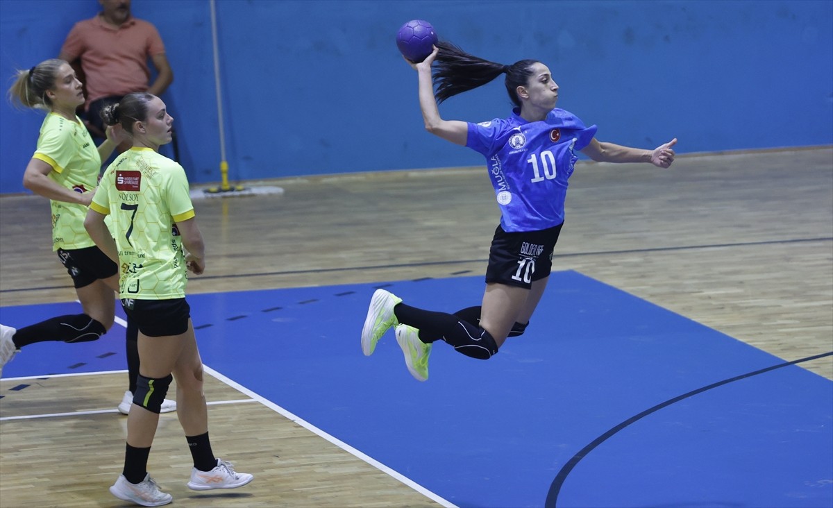 EHF Kadınlar Avrupa Ligi 2. eleme turundaki ilk maçında Armada Praxis Yalıkavak, Danimarka'nın HH...