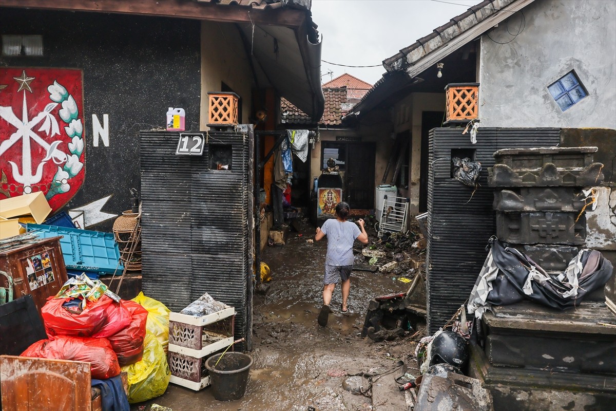 Endonezya'nın Bali Adası'nda etkili olan şiddetli yağışların yol açtığı sellerde ilk belirlemelere...