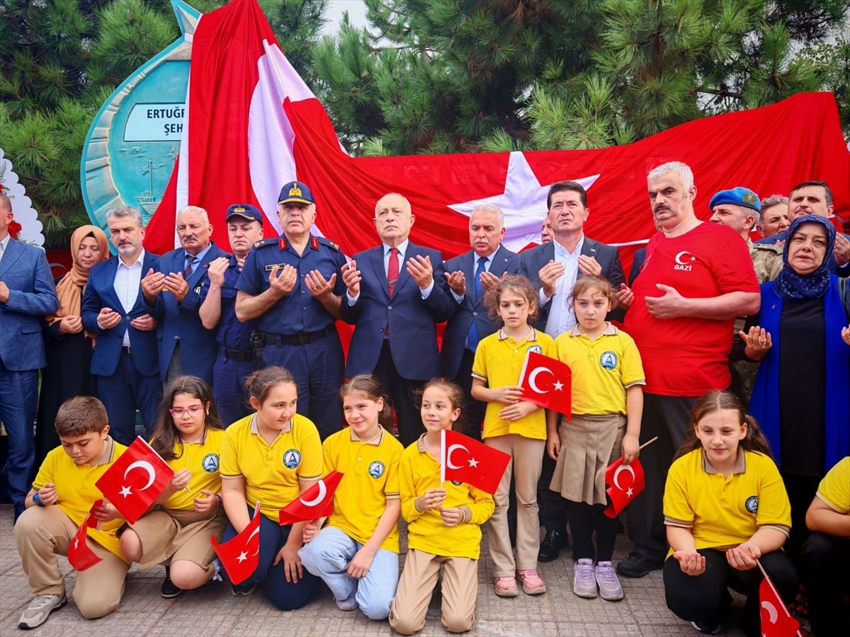 Ertuğrul Fırkateyni kazasında yaşamını yitiren 71 Trabzonlu asker anısına yaptırılan anıt, kazanın...