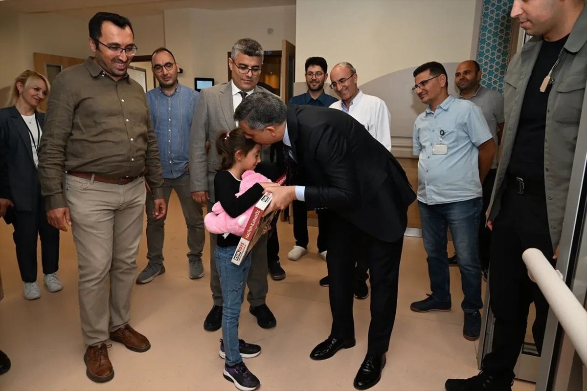 Erzurum Valisi Mustafa Çiftçi, Erzurum Şehir Hastanesi'nde incelemelerde bulundu. Vali Çiftçi...