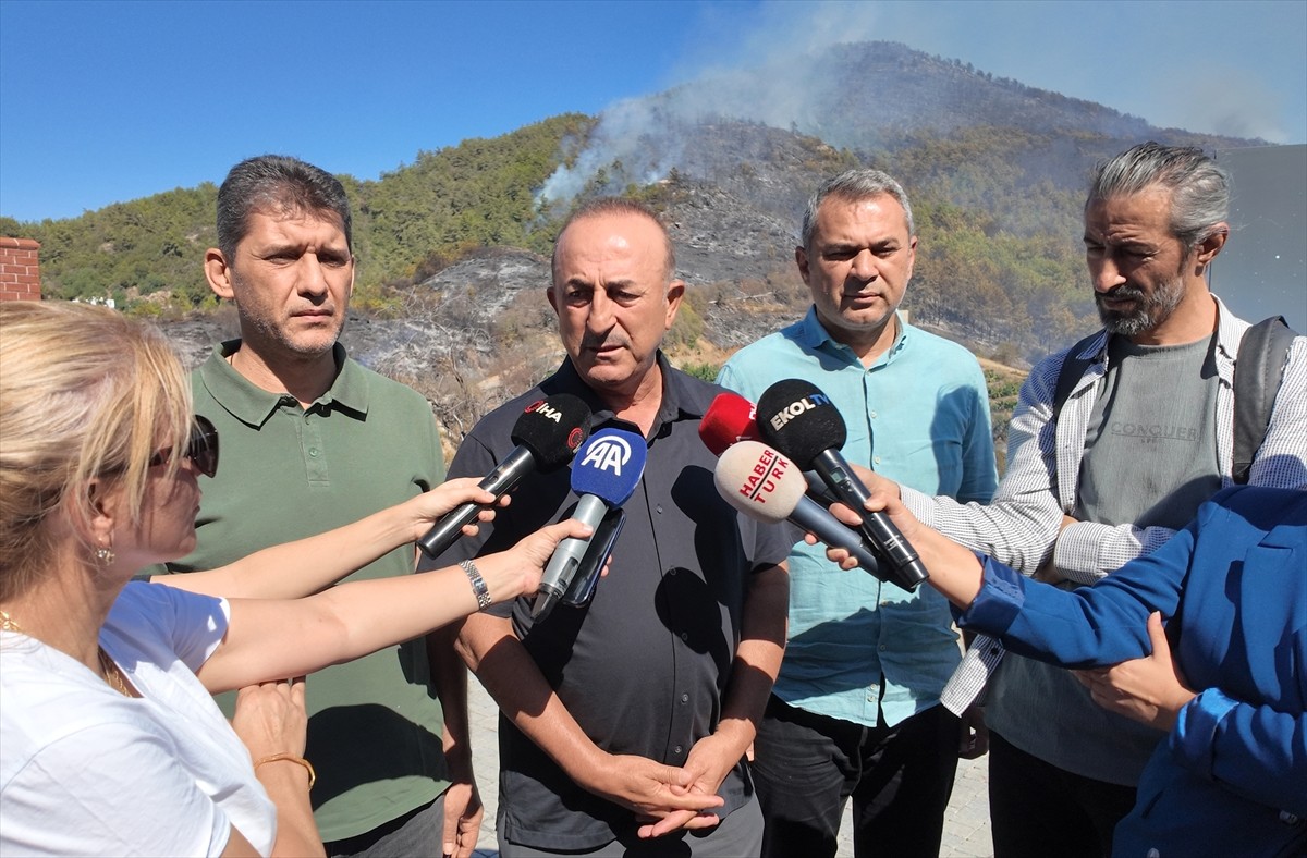 Eski Dışişleri Bakanı ve AK Parti Antalya Milletvekili Mevlüt Çavuşoğlu, Alanya ilçesi Aliefendi...