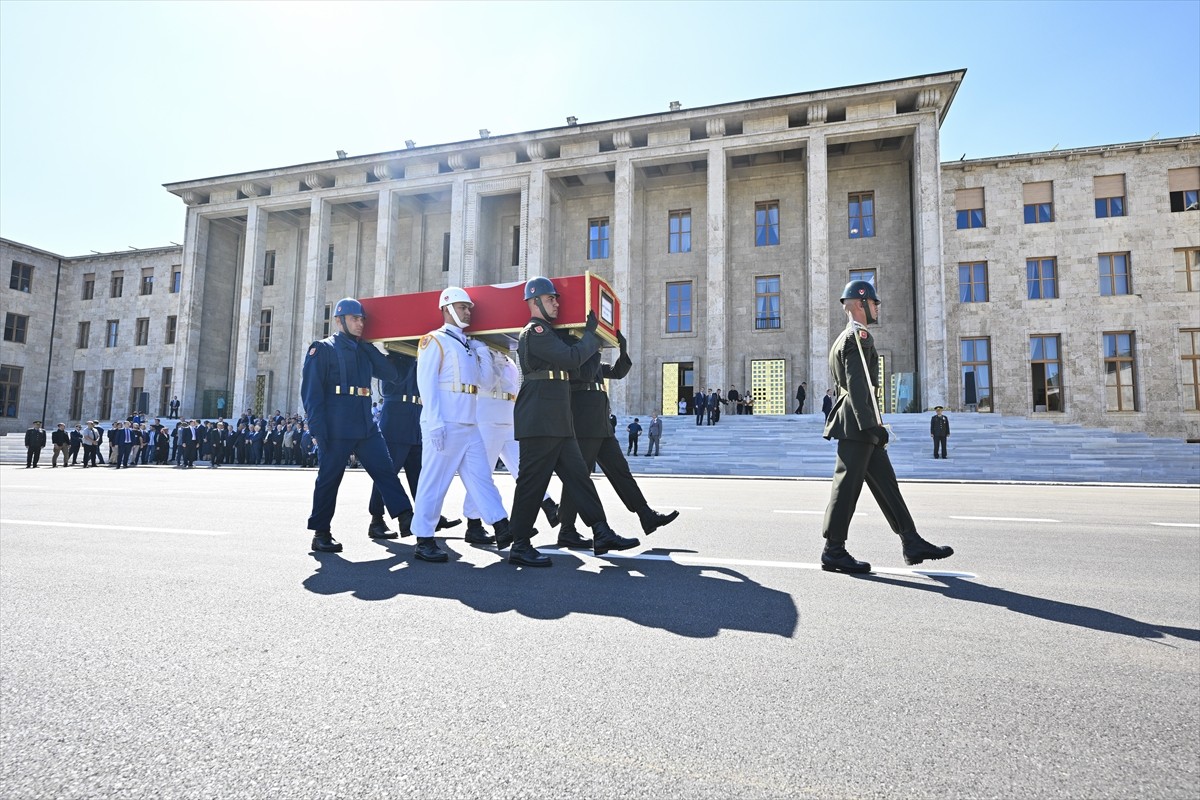 Eski TBMM Başkanı Cahit Karakaş için Meclis'te cenaze töreni düzenlendi.