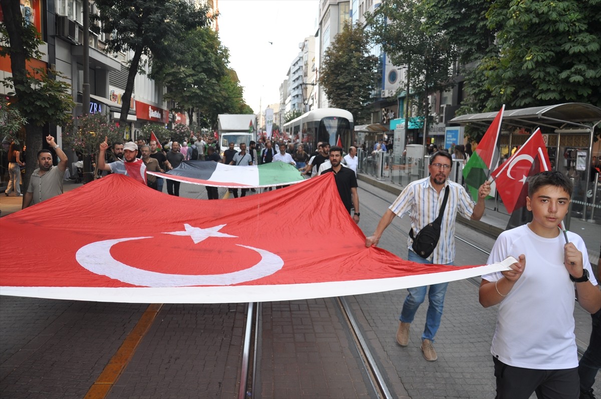 Eskişehir'de, Filistin ve Küresel Sumud Filosu'na destek yürüyüşü düzenlendi.