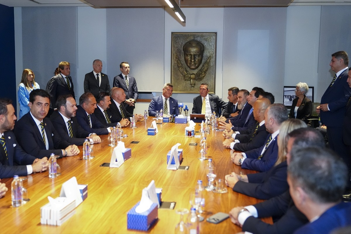 Fenerbahçe Kulübünde 21 Eylül Pazar günü gerçekleştirilen olağanüstü seçimli genel kurulda başkan...