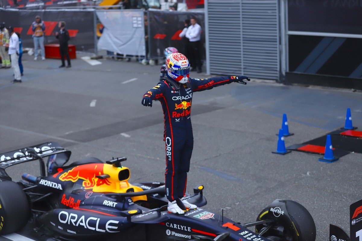 Formula 1 Dünya Şampiyonası'nda sezonun 17. yarışı Azerbaycan Grand Prix'sini Red Bull'un...