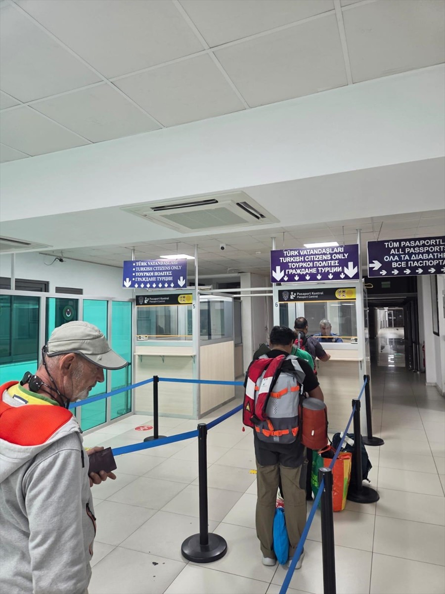 Gazze'ye insani yardım ulaştırmak amacıyla Akdeniz'e açılan Küresel Sumud Filosu'ndaki 4 aktivist...