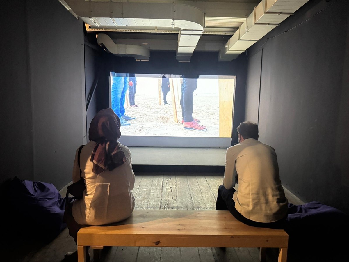 Gazze ve Filistin'in yanı sıra farklı coğrafyalarda yaşayan 50'den fazla sanatçının eserlerinin...