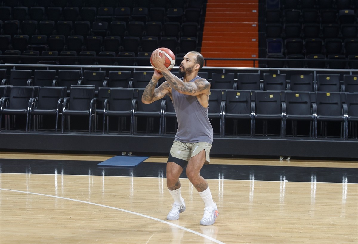 Geçen sezon 10 yıl aradan sonra yükseldiği Türkiye Sigorta Basketbol Süper Ligi'nde adından sıkça...