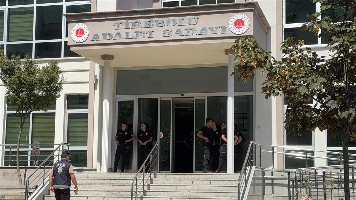 Giresun'un Tirebolu ilçesinde lokantada çıkan silahlı kavgada yaralanan 2 kişiden 1'i tedavi...