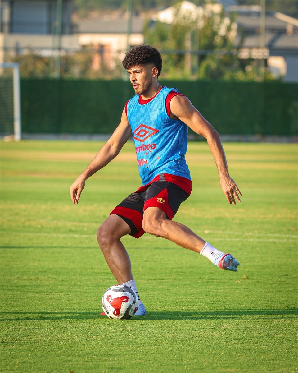 Göztepe, Trendyol Süper Lig'in 5. haftasında deplasmanda Zecorner Kayserispor ile yapacağı maçın...